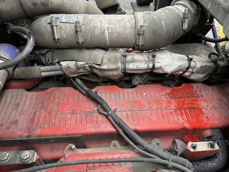 2014-peterbilt-320-image-52