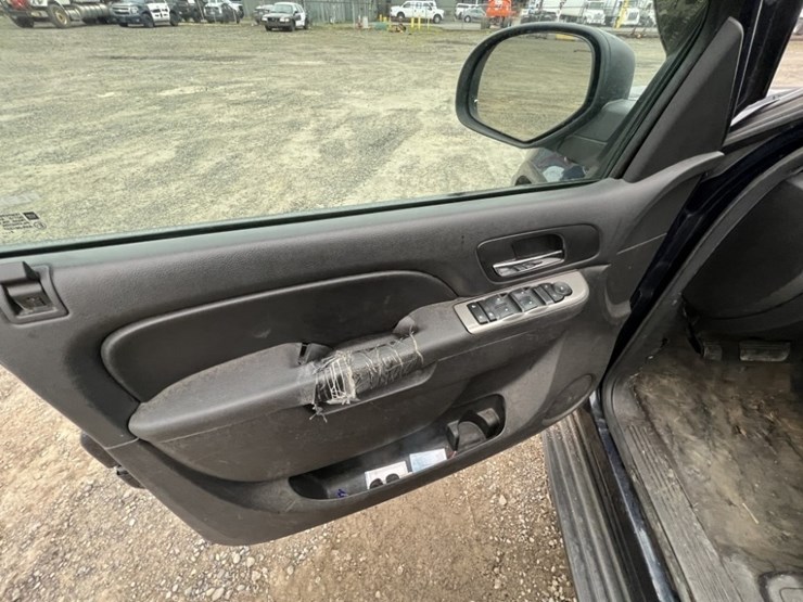 2014-chevrolet-tahoe-image-25