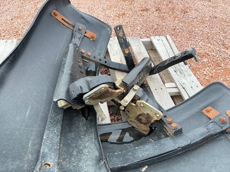 #425-•-lot-425-image-4