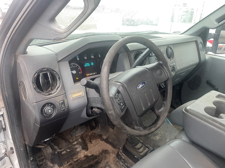 2013-ford-f550-image-24