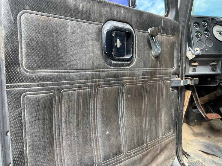 1999-mack-ch613-image-18