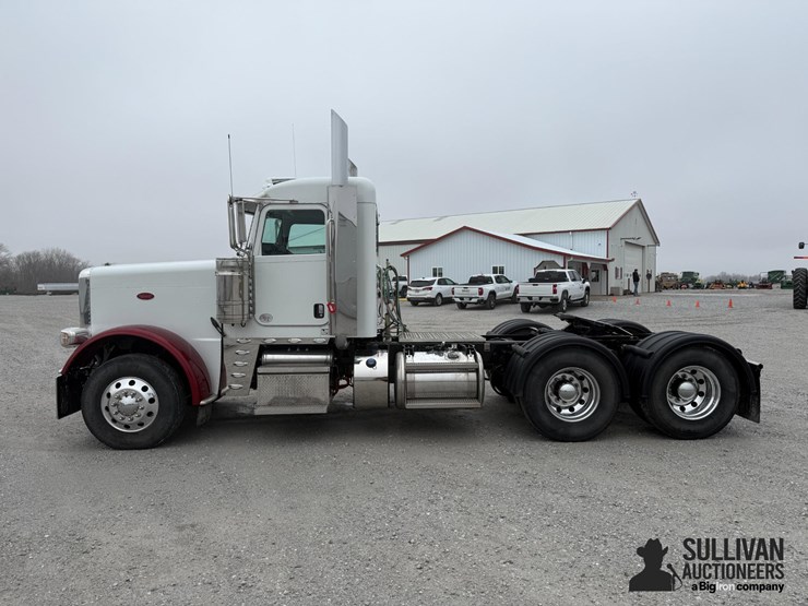 2024-peterbilt-389-image-8