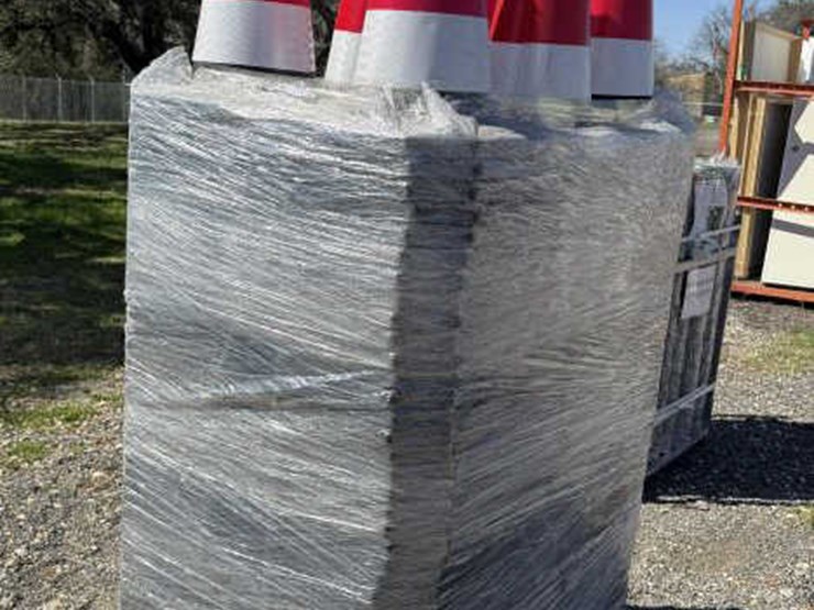 #130-•-250pcs-safety-traffic-cones-image-2