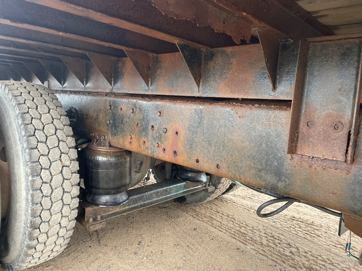 #1041-•-1989-peterbilt-flatbed-truck-tractor-(has-mn-title)-image-15