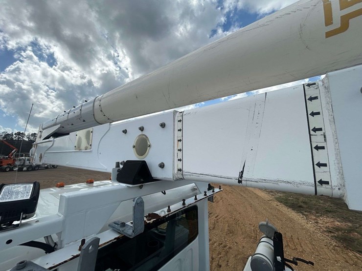 2016-freightliner-m2-106-image-32