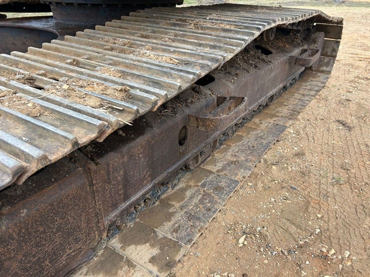 2015-komatsu-pc210-lc-10-image-23