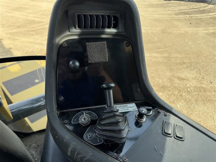 2005-john-deere-100-image-21