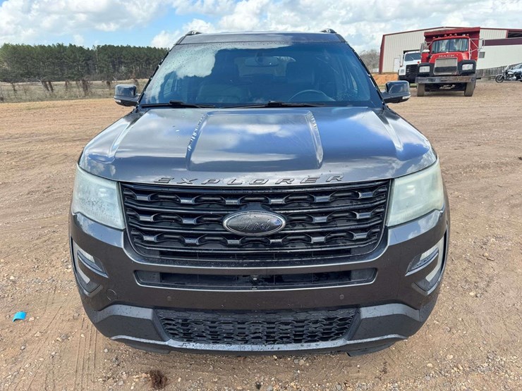 2016-ford-explorer-image-5