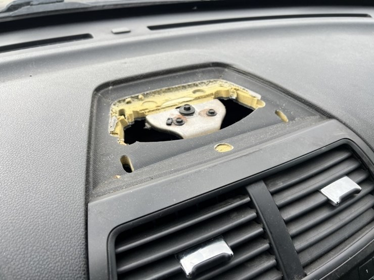 2017-ford-explorer-image-32