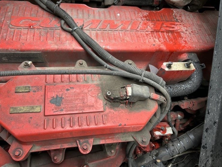 2014-peterbilt-320-image-53