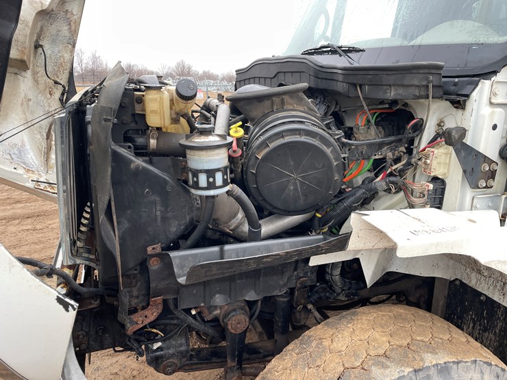 #1037-•-2009-international-navistar-fuel-truck-(has-mn-title)-image-7