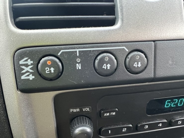 2012-chevrolet-colorado-image-28