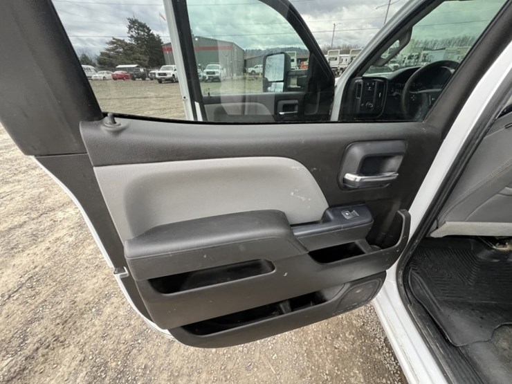 2018-gmc-sierra-2500-image-26