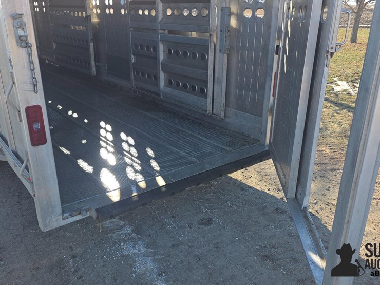 2022-eby-livestock-trailer-image-20