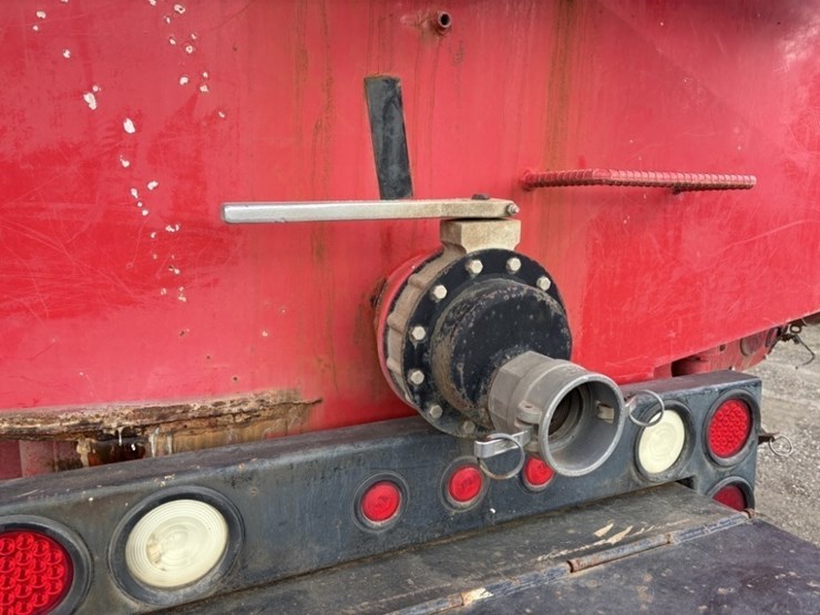 2001-peterbilt-357-image-21