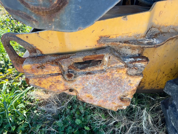 2012-deere-328e-image-38