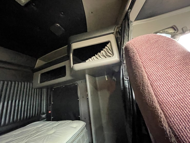 2012-kenworth-t660-image-48