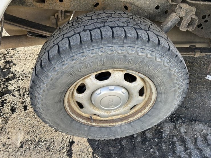 2014-ford-f150-xl-image-12