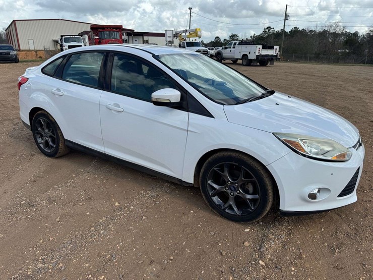 2013-ford-focus-se-4-door-sedan---108,467-miles-image-2