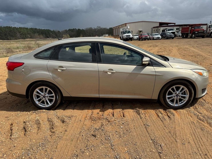 2015-ford-focus-se-4-door-sedan---218,350-miles-image-7