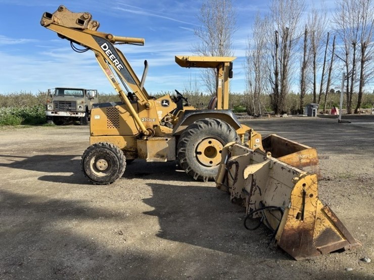 2004-deere-210le-image-3