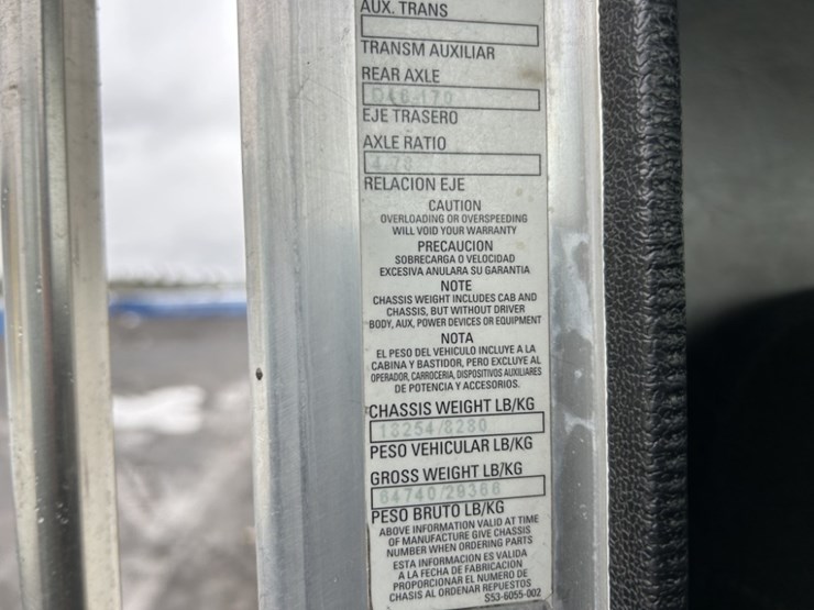 2014-peterbilt-320-image-20