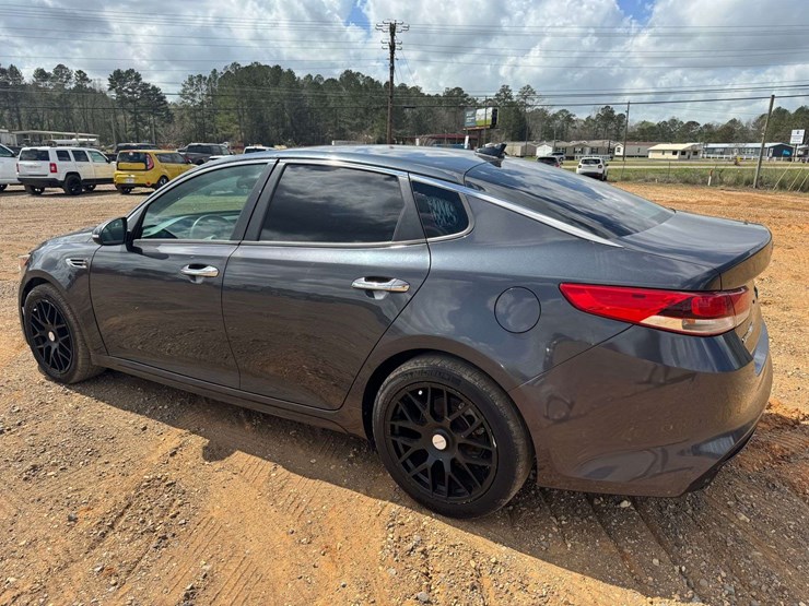 2018-kia-optima-fe-4-door-sedan---170,128-miles-image-4