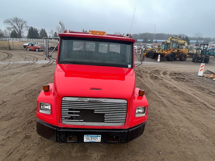 2000-freightliner-fl60-image-8