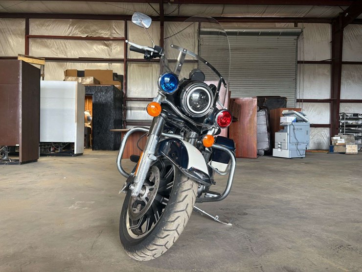 2020-harley-davidson-road-king-police-motorcycle-(18,376-miles)-image-5