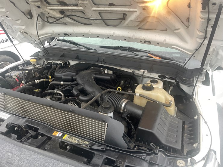 2013-ford-f550-image-18