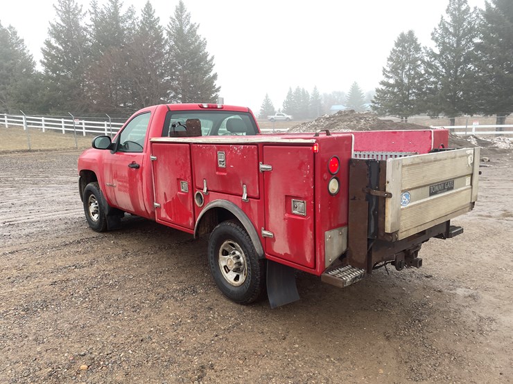 2007-chevrolet-3500-image-2