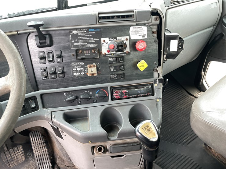 #1038-•-2005-freightliner-grain-truck-(has-mn-title)-image-50