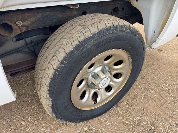 2011-chevrolet-silverado-1500-lt-image-25