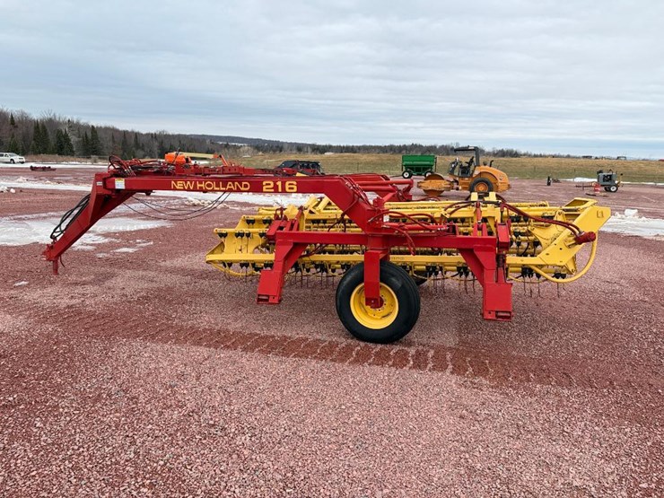 new-holland-216-image-5