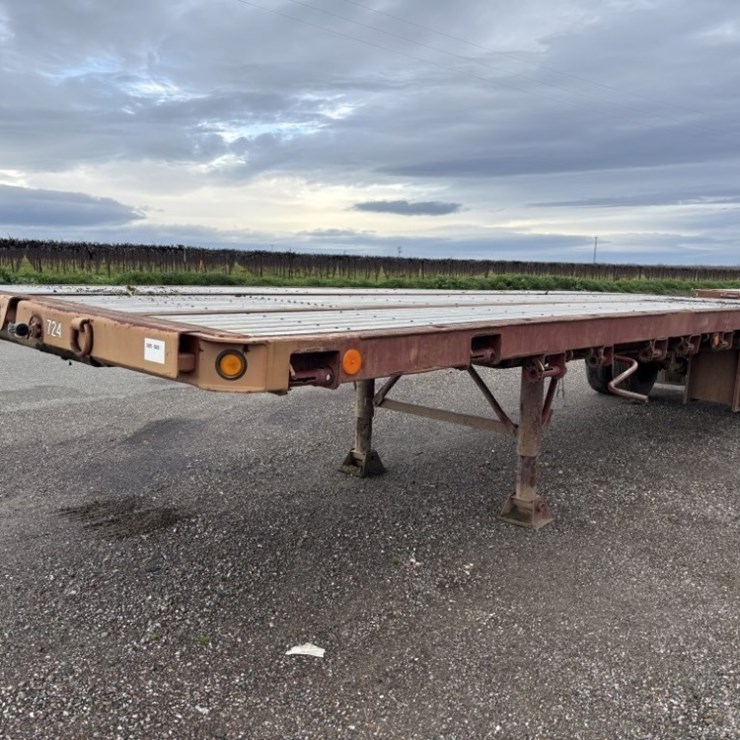 1979 Wesco 28' S/A Flatbed Trailer