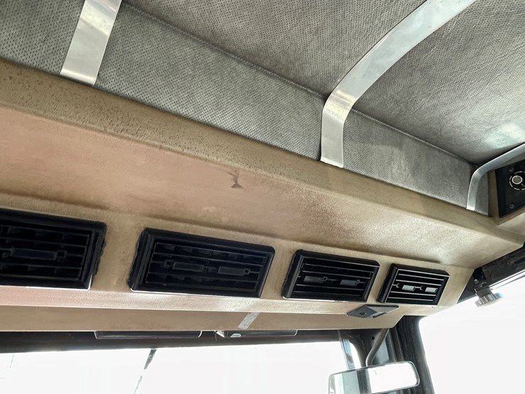 1984-case-ih-4994-image-73