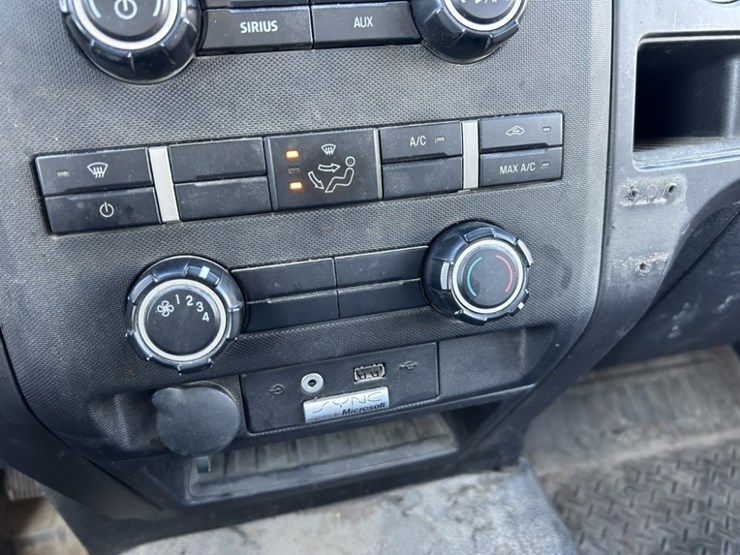 2014-ford-f150-xl-image-23