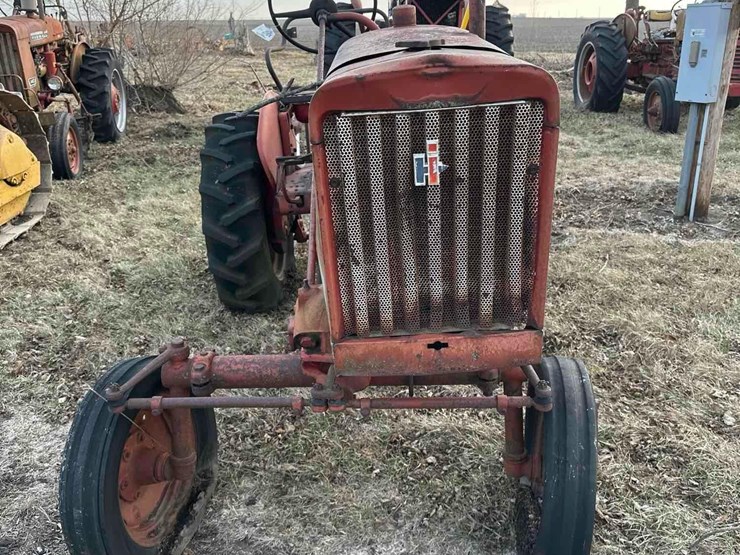 farmall-140-(sn#-58908)-(hess)-image-2