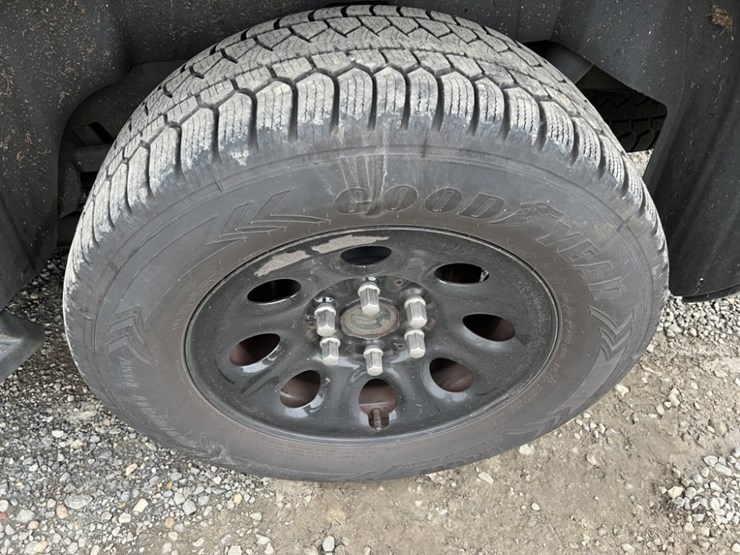 2014-chevrolet-tahoe-image-18