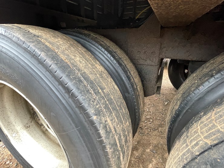 #1032-•-2011-timpte-inc.-grain-trailer-(has-mn-salvage-title)-image-26