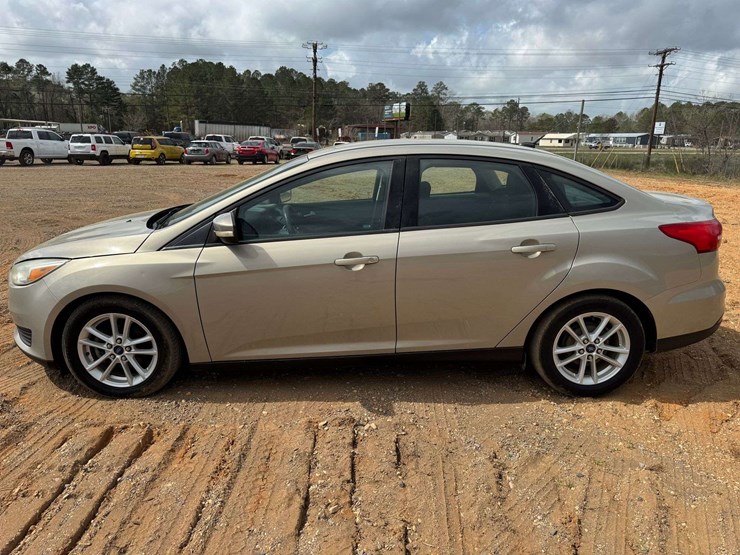 2015-ford-focus-se-4-door-sedan---218,350-miles-image-8