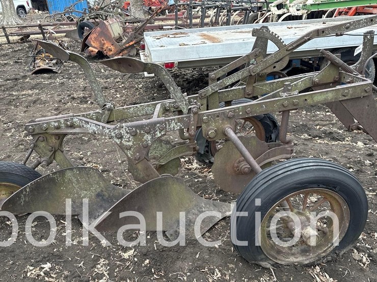 2-bottom-pull-type-plow---15"-image-1