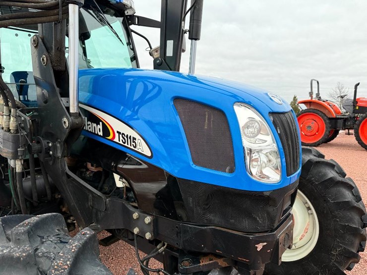 new-holland-ts115a-image-38