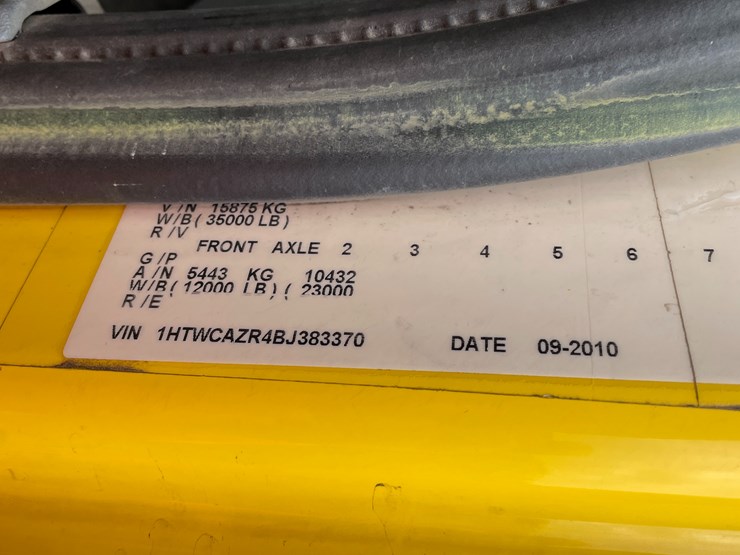 #1030-•-2011-international-truck-tractor-(has-mn-title)-image-17