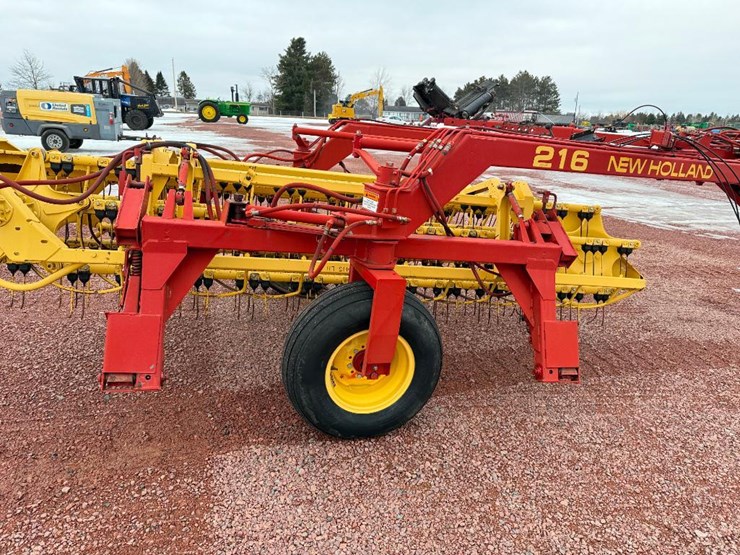 new-holland-216-image-15