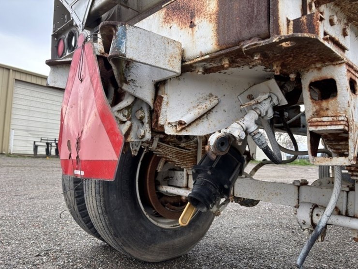 1987-clough-4,500-gallon-t/a-tank-trailer-image-18