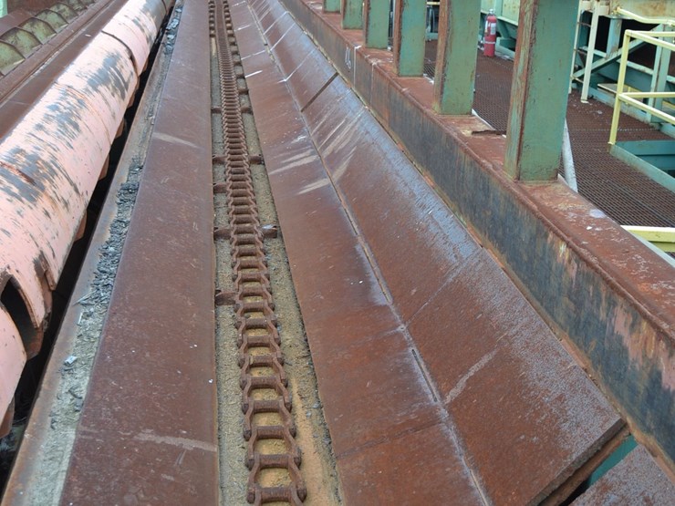 65'-endwise-log-trough-w/-back-stop-no-drive-w/-steel-support-image-1