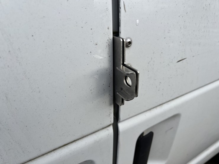 2012-ford-e350-image-27