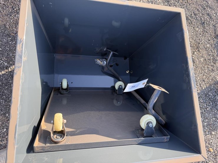 #104-•-mobile-self-loading-dumping-hoppers-image-2