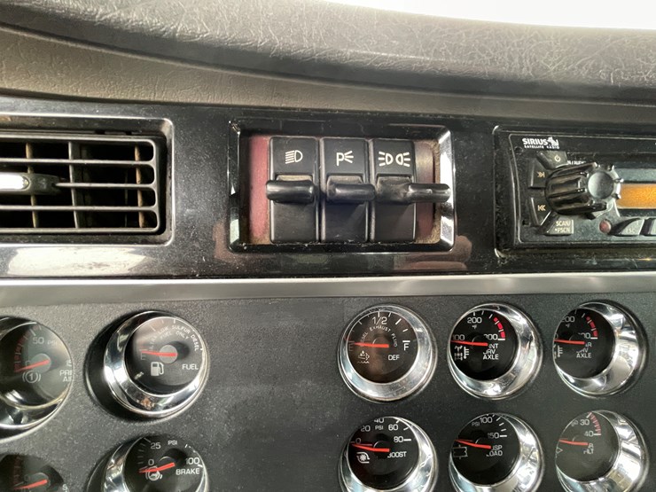 2012-kenworth-t660-image-42